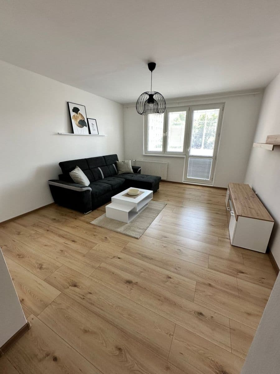 Pronájem bytu 3+1 70 m², Ľudovíta Fullu, Karlova Ves, Bratislavský kraj Pronájem bytu 3+1 70 m², Ľudovíta Fullu, Karlova Ves, Bratislavský kraj