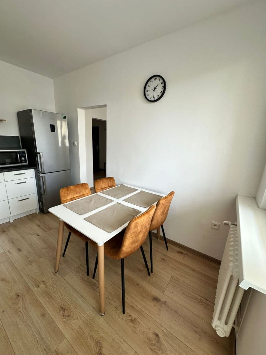 Pronájem bytu 3+1 70 m², Ľudovíta Fullu, Karlova Ves, Bratislavský kraj Pronájem bytu 3+1 70 m², Ľudovíta Fullu, Karlova Ves, Bratislavský kraj