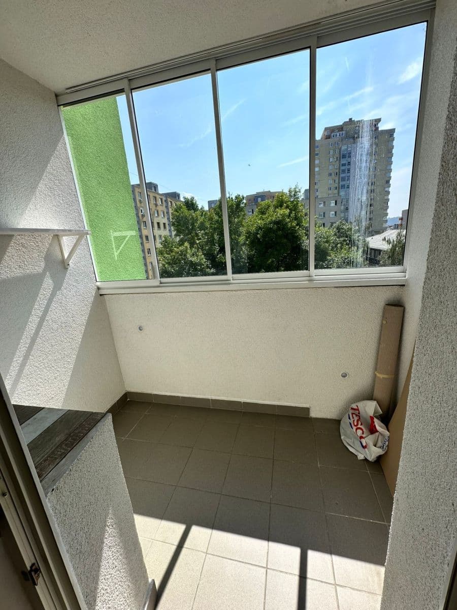 Pronájem bytu 3+1 70 m², Ľudovíta Fullu, Karlova Ves, Bratislavský kraj Pronájem bytu 3+1 70 m², Ľudovíta Fullu, Karlova Ves, Bratislavský kraj