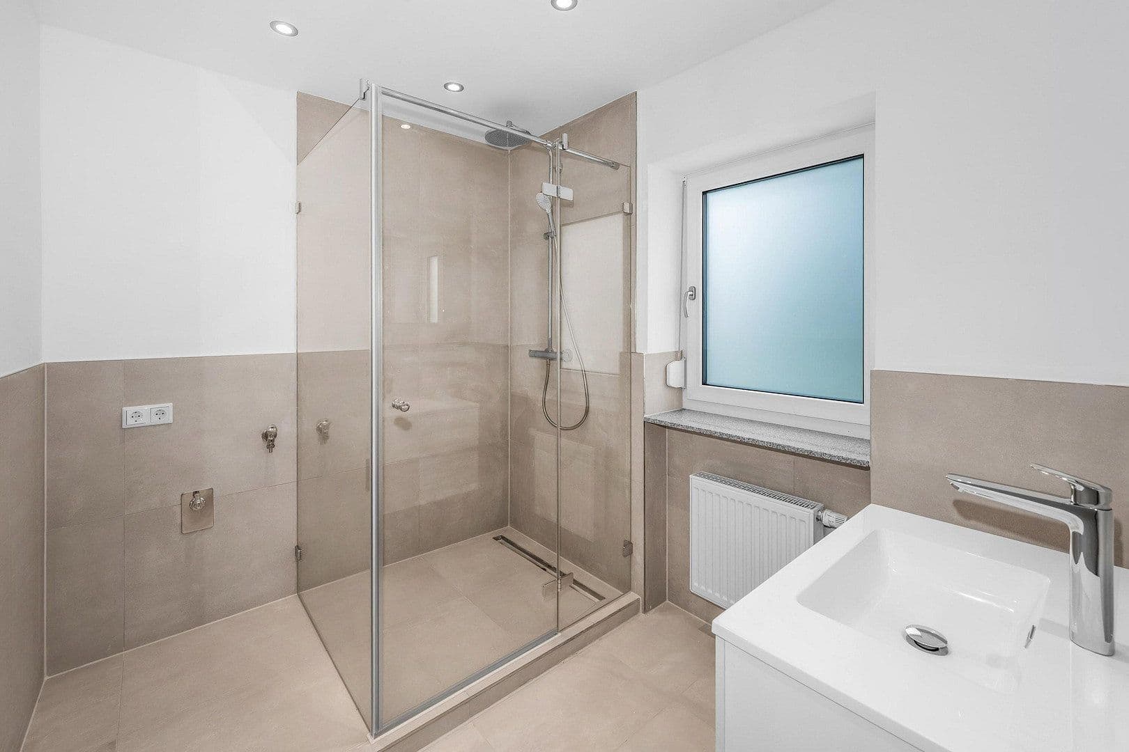 Prodej bytu 4+1 115 m², Am Gemeindeweiher 9, Herzogenaurach, Bavorsko Prodej bytu 4+1 115 m², Am Gemeindeweiher 9, Herzogenaurach, Bavorsko