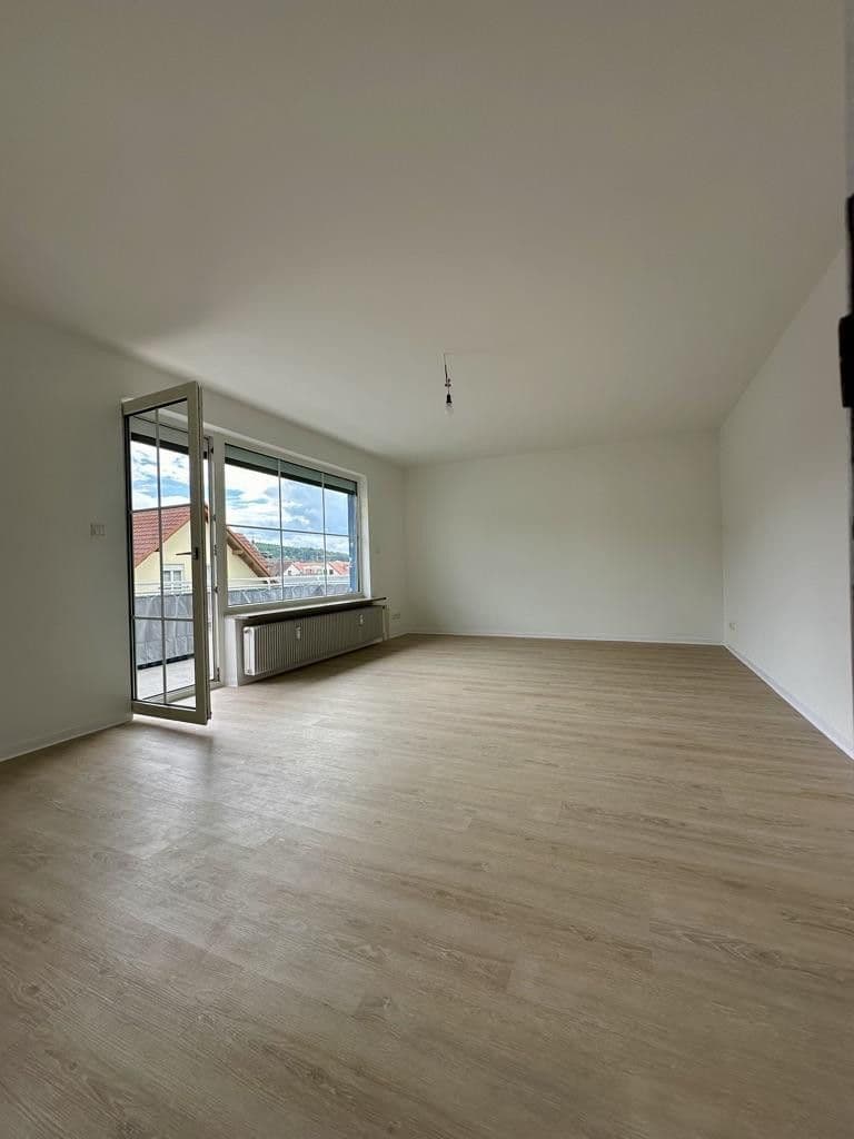 Pronájem bytu 3+1 80 m², Franz-Hegmann-Straße 14, Marktheidenfeld, Bavorsko Pronájem bytu 3+1 80 m², Franz-Hegmann-Straße 14, Marktheidenfeld, Bavorsko