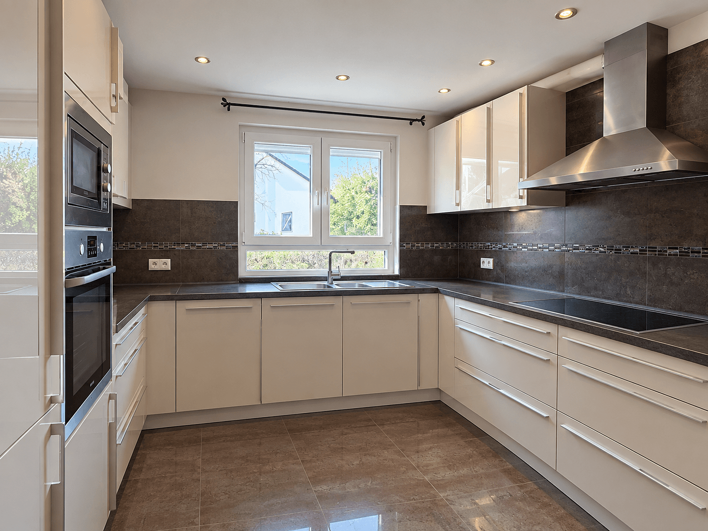 Prodej domu 200 m², pozemek 530 m², Alte Rathausstr. 16, Bietigheim, Bádensko-Württembersko Prodej domu 200 m², pozemek 530 m², Alte Rathausstr. 16, Bietigheim, Bádensko-Württembersko