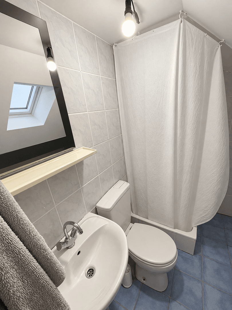 Pronájem bytu 2+1 46 m², Rauer Werth 13, Wuppertal, Severní Porýní-Vestfálsko Pronájem bytu 2+1 46 m², Rauer Werth 13, Wuppertal, Severní Porýní-Vestfálsko