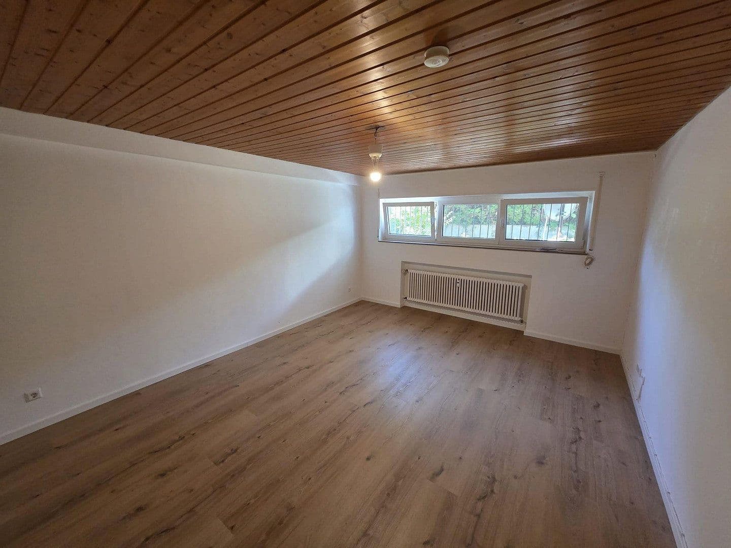 Pronájem bytu 1+1 25 m², Spielbergerstr. 32, Zuffenhausen, Bádensko-Württembersko Pronájem bytu 1+1 25 m², Spielbergerstr. 32, Zuffenhausen, Bádensko-Württembersko