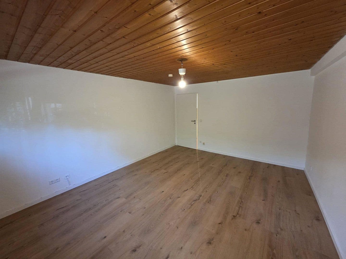 Pronájem bytu 1+1 25 m², Spielbergerstr. 32, Zuffenhausen, Bádensko-Württembersko Pronájem bytu 1+1 25 m², Spielbergerstr. 32, Zuffenhausen, Bádensko-Württembersko