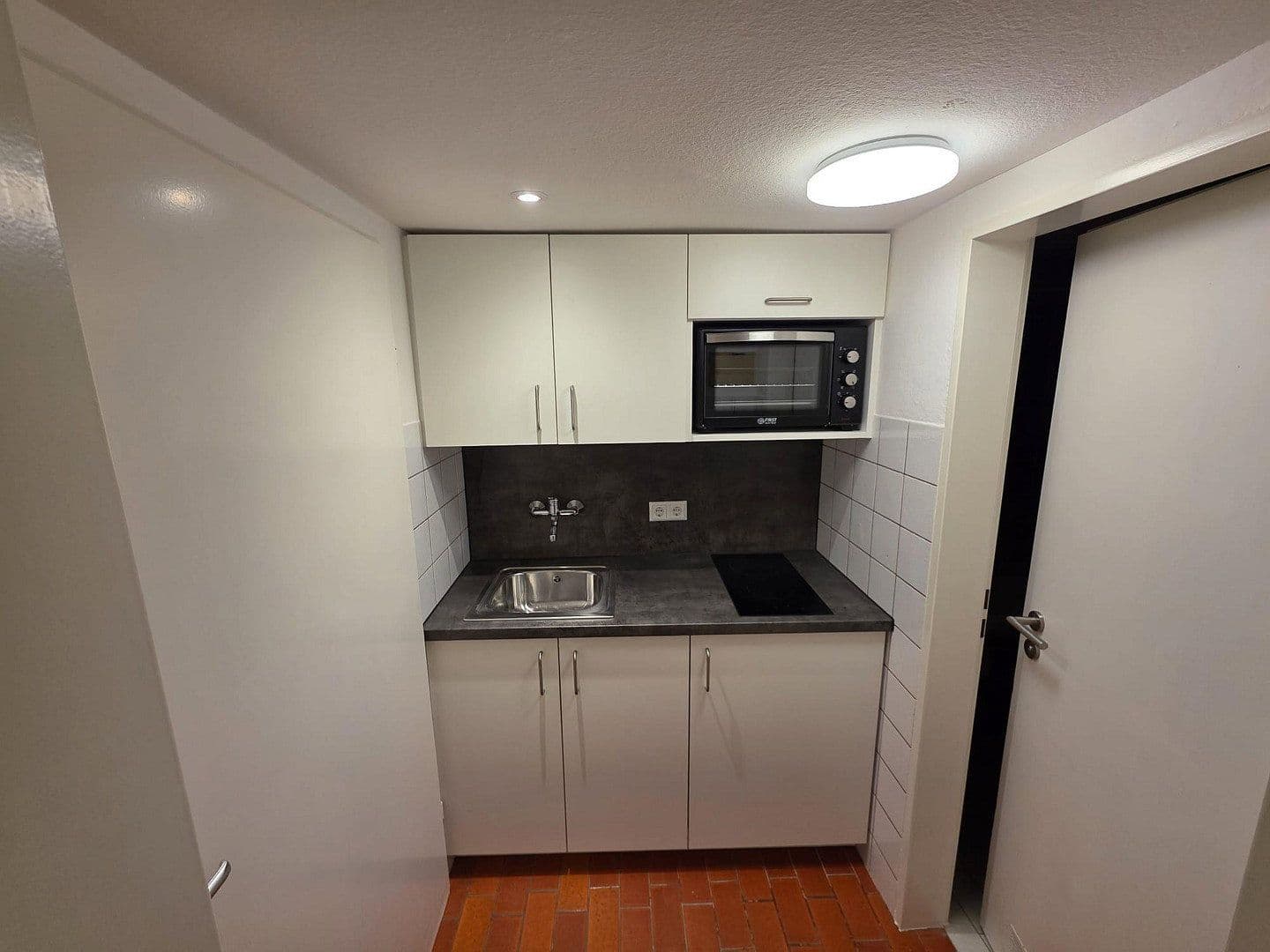 Pronájem bytu 1+1 25 m², Spielbergerstr. 32, Zuffenhausen, Bádensko-Württembersko Pronájem bytu 1+1 25 m², Spielbergerstr. 32, Zuffenhausen, Bádensko-Württembersko