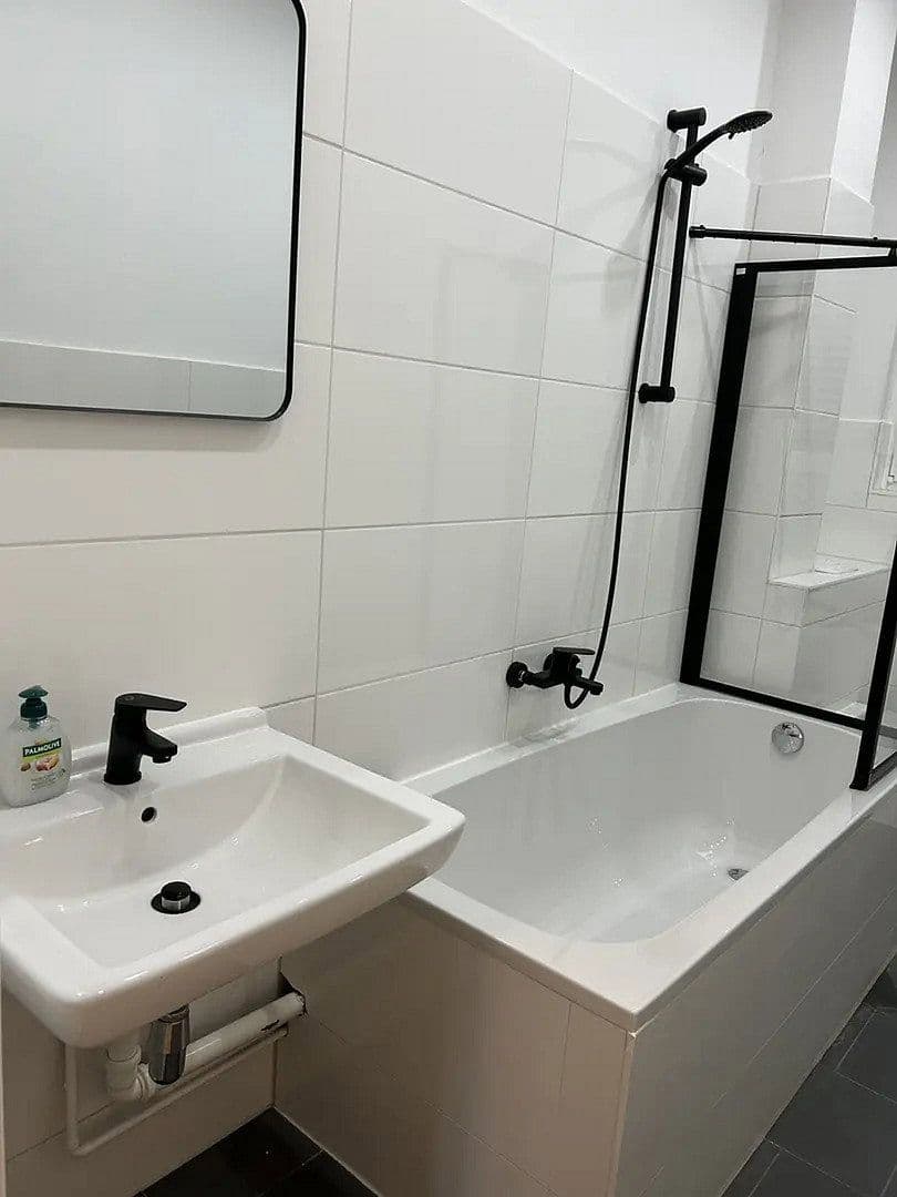 Pronájem bytu 3+1 65 m², Suderoder Straße 6, Berlin, Berlín Pronájem bytu 3+1 65 m², Suderoder Straße 6, Berlin, Berlín