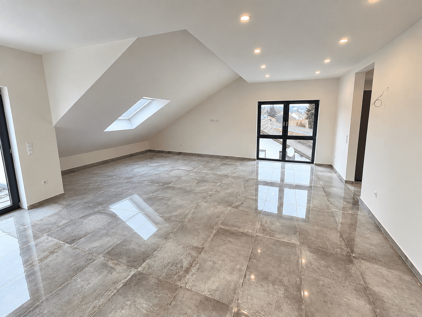 Prodej bytu 4+1 141 m², Wiesloch, Bádensko-Württembersko Prodej bytu 4+1 141 m², Wiesloch, Bádensko-Württembersko