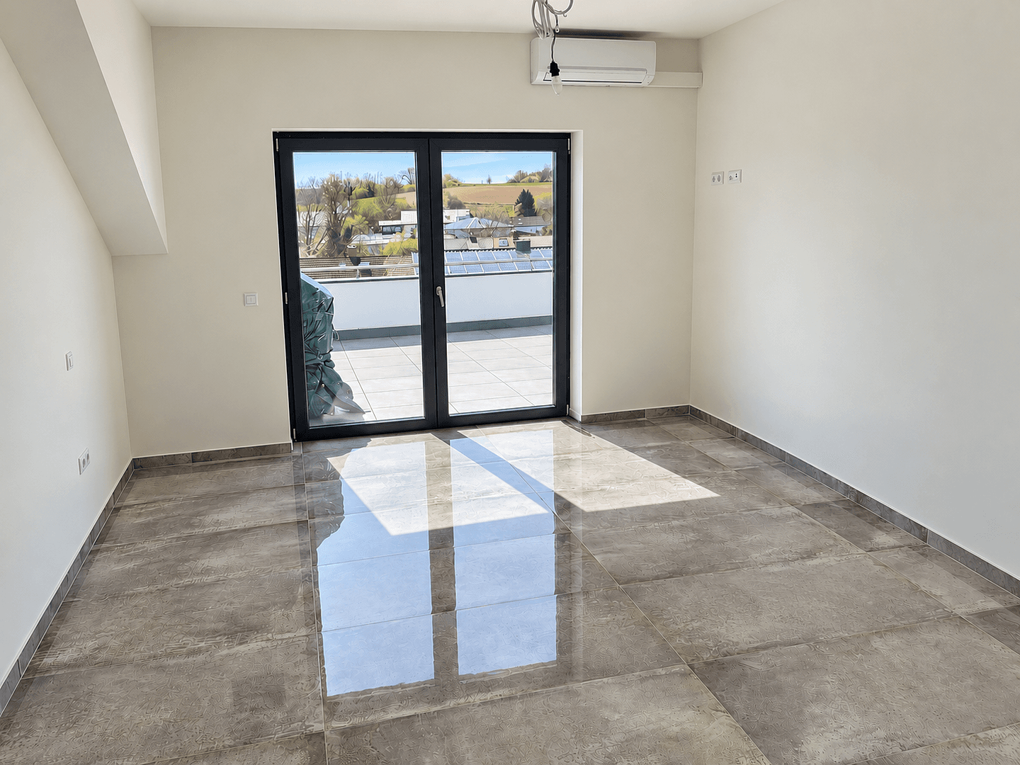 Prodej bytu 4+1 141 m², Wiesloch, Bádensko-Württembersko Prodej bytu 4+1 141 m², Wiesloch, Bádensko-Württembersko
