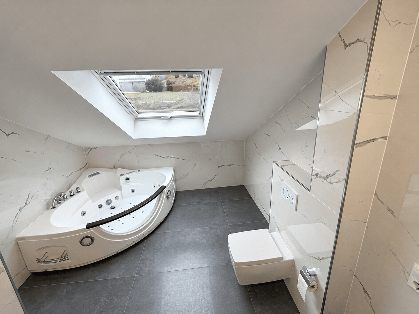 Prodej bytu 4+1 141 m², Wiesloch, Bádensko-Württembersko Prodej bytu 4+1 141 m², Wiesloch, Bádensko-Württembersko