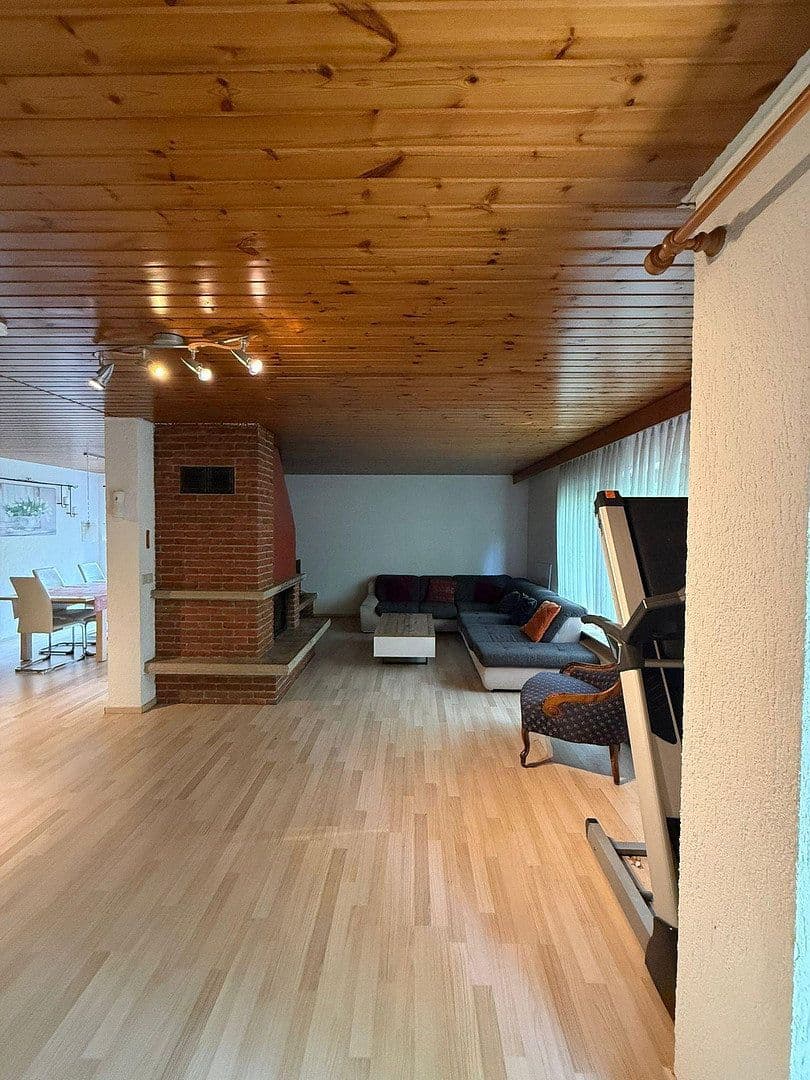 Prodej domu 148 m², pozemek 1.306 m², Mehrstetten, Bádensko-Württembersko Prodej domu 148 m², pozemek 1.306 m², Mehrstetten, Bádensko-Württembersko