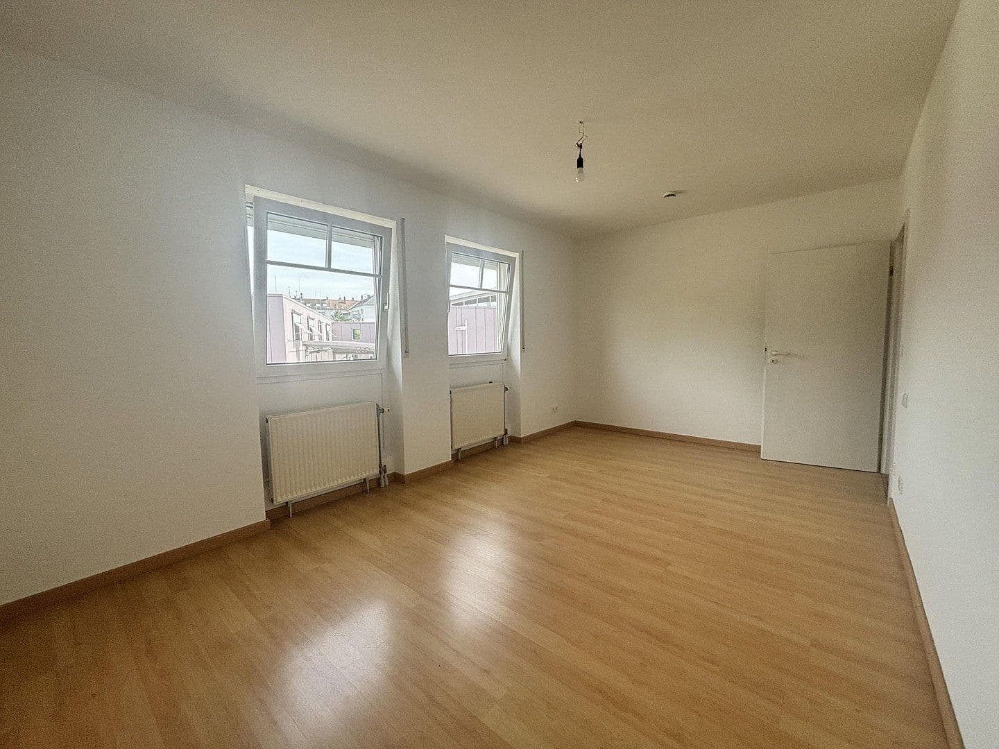 Pronájem bytu 4+kk 129 m², Leopoldring 13 u. 13/1, Rastatt, Bádensko-Württembersko Pronájem bytu 4+kk 129 m², Leopoldring 13 u. 13/1, Rastatt, Bádensko-Württembersko