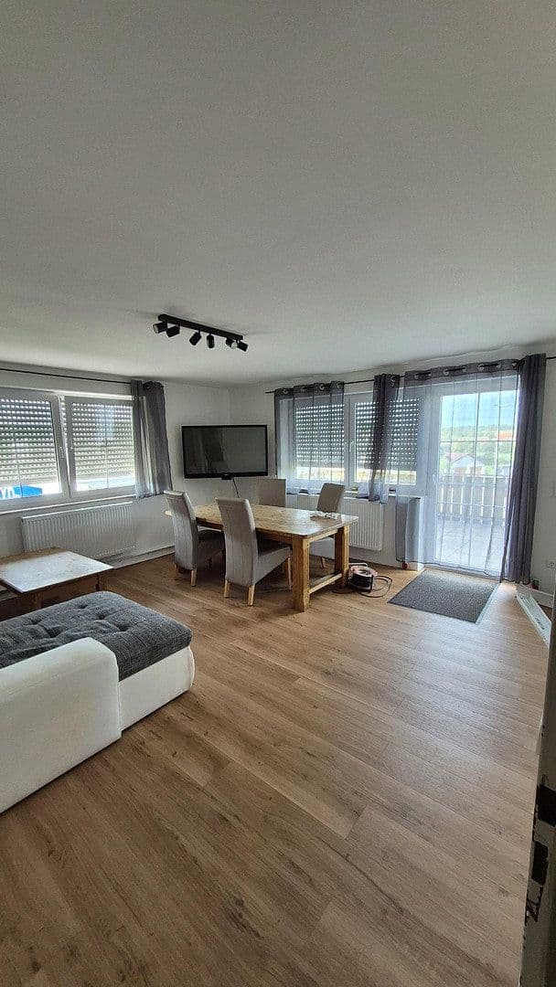 Pronájem bytu 4+1 100 m², Schwendi, Bádensko-Württembersko Pronájem bytu 4+1 100 m², Schwendi, Bádensko-Württembersko