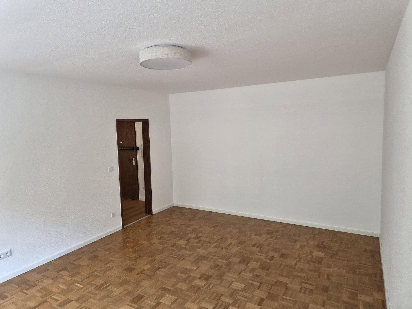 Pronájem bytu 2+1 61 m², Lipsweg 2, Erlangen, Bavorsko Pronájem bytu 2+1 61 m², Lipsweg 2, Erlangen, Bavorsko