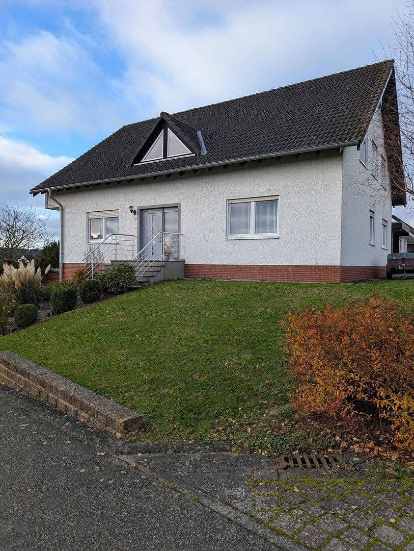 Prodej domu 238 m², pozemek 712 m², Unzenberg, Porýní-Falc Prodej domu 238 m², pozemek 712 m², Unzenberg, Porýní-Falc
