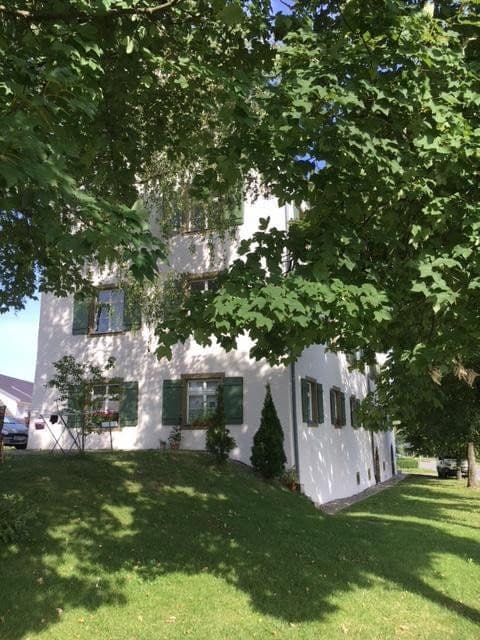 Pronájem bytu 3+1 46 m², Kreuzlingerstrasse 18, Friedrichshafen, Bádensko-Württembersko Pronájem bytu 3+1 46 m², Kreuzlingerstrasse 18, Friedrichshafen, Bádensko-Württembersko