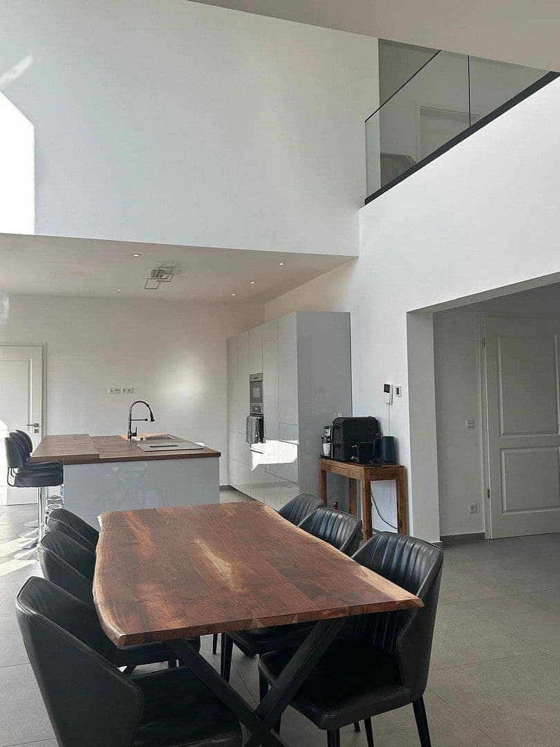 Prodej domu 378 m², pozemek 770 m², Butzbach, Hessen Prodej domu 378 m², pozemek 770 m², Butzbach, Hessen