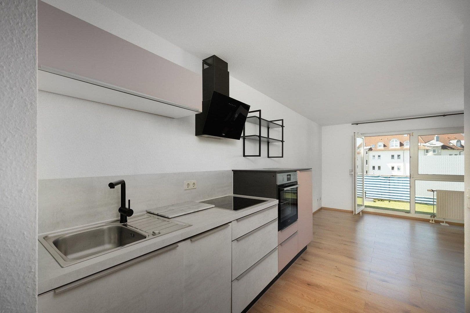 Pronájem bytu 1+1 39 m², Laupheim, Bádensko-Württembersko Pronájem bytu 1+1 39 m², Laupheim, Bádensko-Württembersko