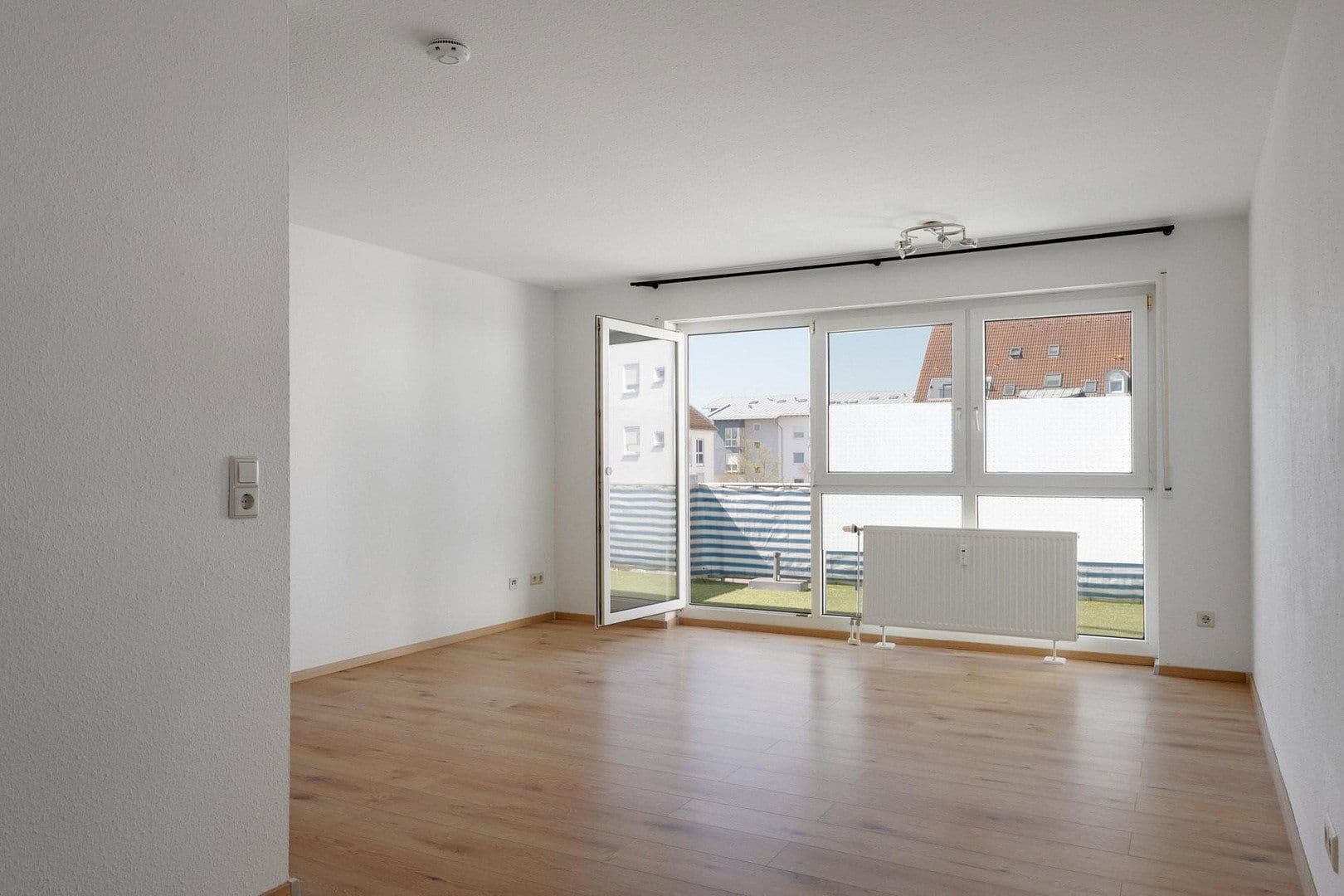 Pronájem bytu 1+1 39 m², Laupheim, Bádensko-Württembersko Pronájem bytu 1+1 39 m², Laupheim, Bádensko-Württembersko