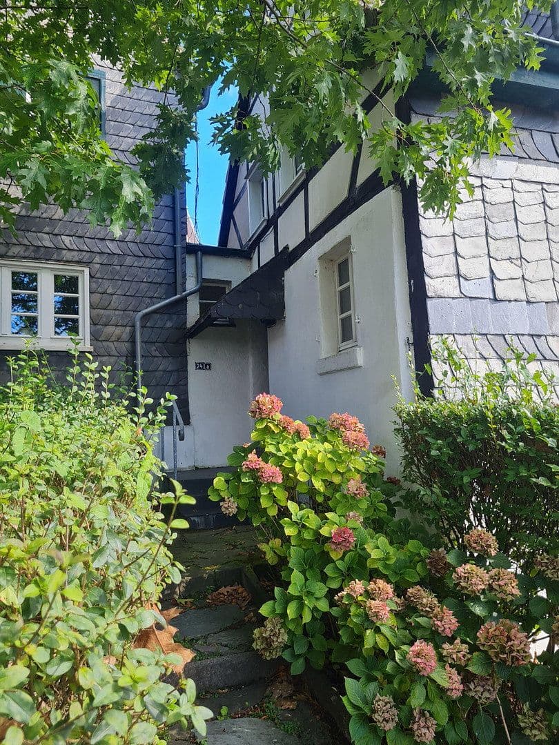 Prodej domu 370 m², pozemek 700 m², Bergisch Gladbach, Severní Porýní-Vestfálsko Prodej domu 370 m², pozemek 700 m², Bergisch Gladbach, Severní Porýní-Vestfálsko