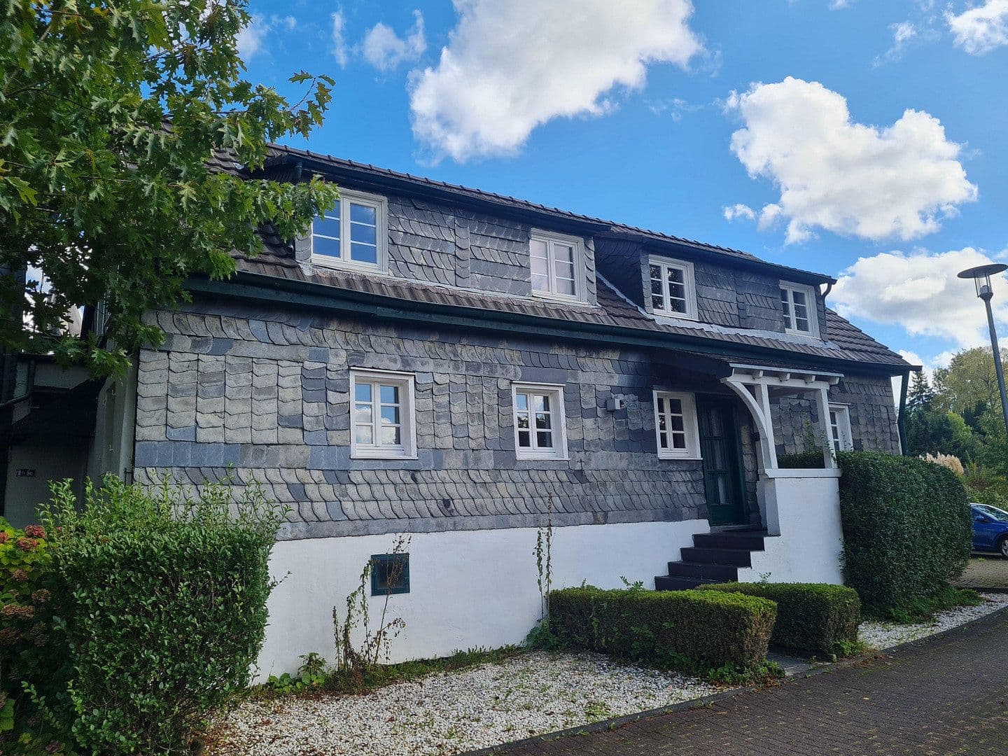 Prodej domu 370 m², pozemek 700 m², Bergisch Gladbach, Severní Porýní-Vestfálsko Prodej domu 370 m², pozemek 700 m², Bergisch Gladbach, Severní Porýní-Vestfálsko