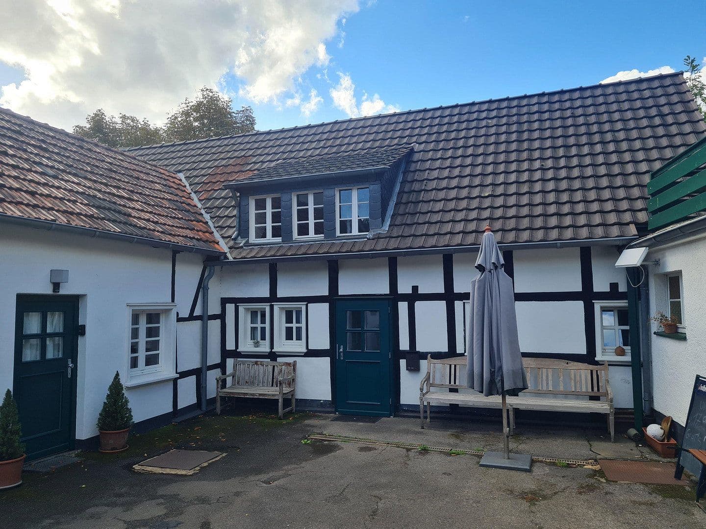 Prodej domu 370 m², pozemek 700 m², Bergisch Gladbach, Severní Porýní-Vestfálsko Prodej domu 370 m², pozemek 700 m², Bergisch Gladbach, Severní Porýní-Vestfálsko