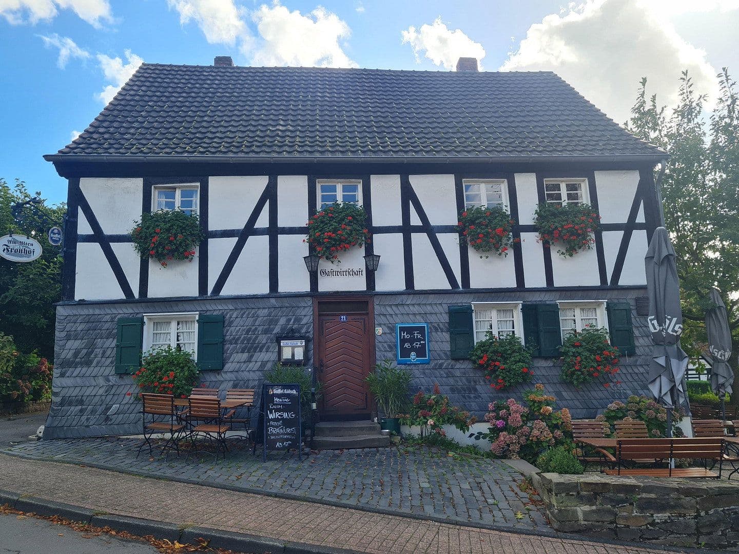 Prodej domu 370 m², pozemek 700 m², Bergisch Gladbach, Severní Porýní-Vestfálsko Prodej domu 370 m², pozemek 700 m², Bergisch Gladbach, Severní Porýní-Vestfálsko