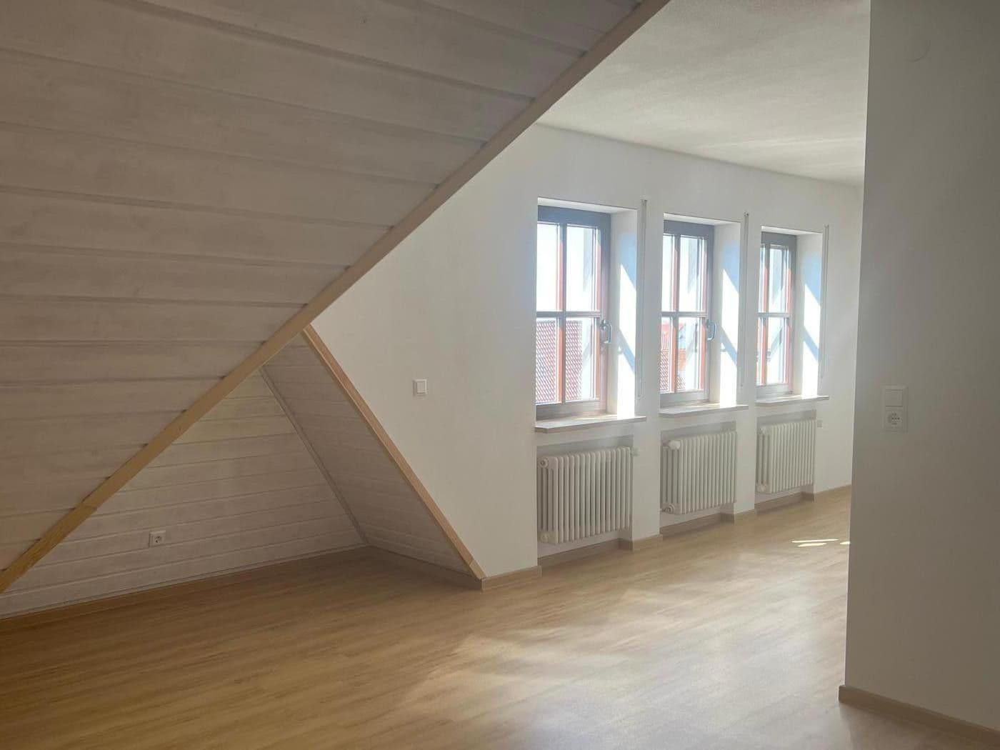 Pronájem bytu 2+1 70 m², Marktplatz 11, Bad Buchau, Bádensko-Württembersko Pronájem bytu 2+1 70 m², Marktplatz 11, Bad Buchau, Bádensko-Württembersko