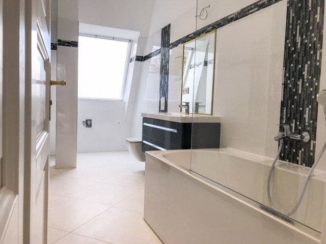 Pronájem bytu 5+1 181 m², Caspar-Theyß-Straße 9, Berlin, Berlín Pronájem bytu 5+1 181 m², Caspar-Theyß-Straße 9, Berlin, Berlín