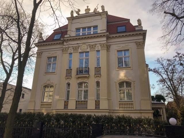 Pronájem bytu 5+1 181 m², Caspar-Theyß-Straße 9, Berlin, Berlín Pronájem bytu 5+1 181 m², Caspar-Theyß-Straße 9, Berlin, Berlín