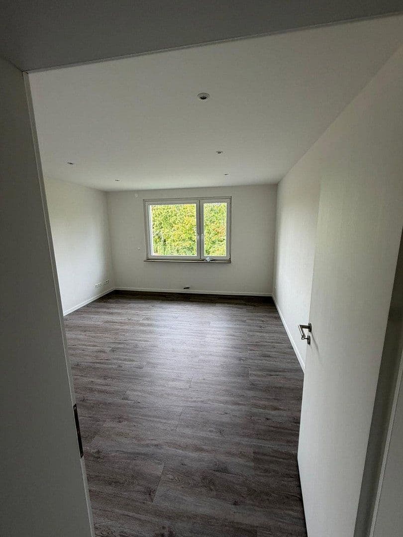 Pronájem bytu 3+1 75 m², Pforzheim, Bádensko-Württembersko Pronájem bytu 3+1 75 m², Pforzheim, Bádensko-Württembersko