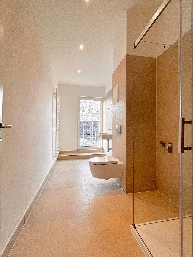 Pronájem bytu 3+1 87 m², Edisonstraße 45, Berlin, Berlín Pronájem bytu 3+1 87 m², Edisonstraße 45, Berlin, Berlín
