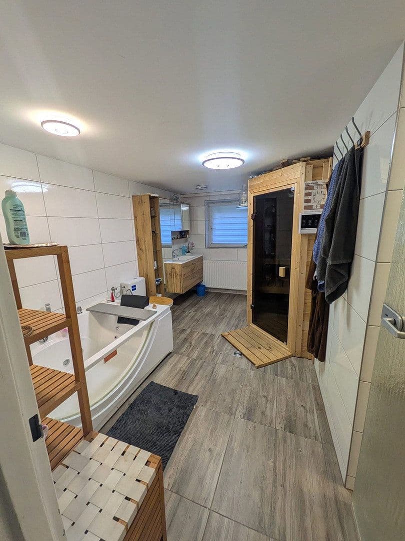 Prodej domu 160 m², pozemek 720 m², Wuppertal, Severní Porýní-Vestfálsko Prodej domu 160 m², pozemek 720 m², Wuppertal, Severní Porýní-Vestfálsko