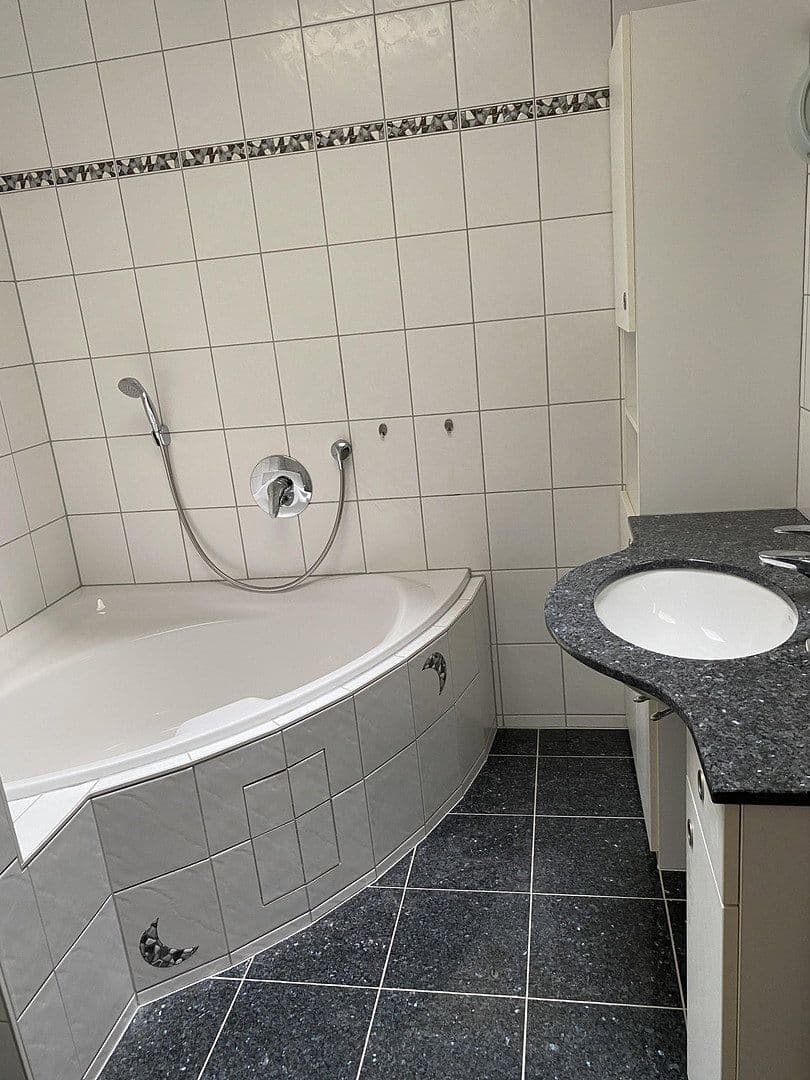 Prodej domu 122 m², pozemek 319 m², Untereisesheim, Bádensko-Württembersko Prodej domu 122 m², pozemek 319 m², Untereisesheim, Bádensko-Württembersko