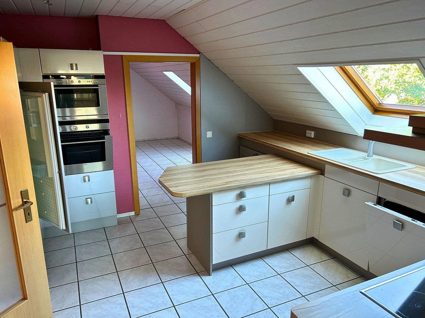 Pronájem bytu 3+kk 85 m², Wüstenrot, Bádensko-Württembersko Pronájem bytu 3+kk 85 m², Wüstenrot, Bádensko-Württembersko