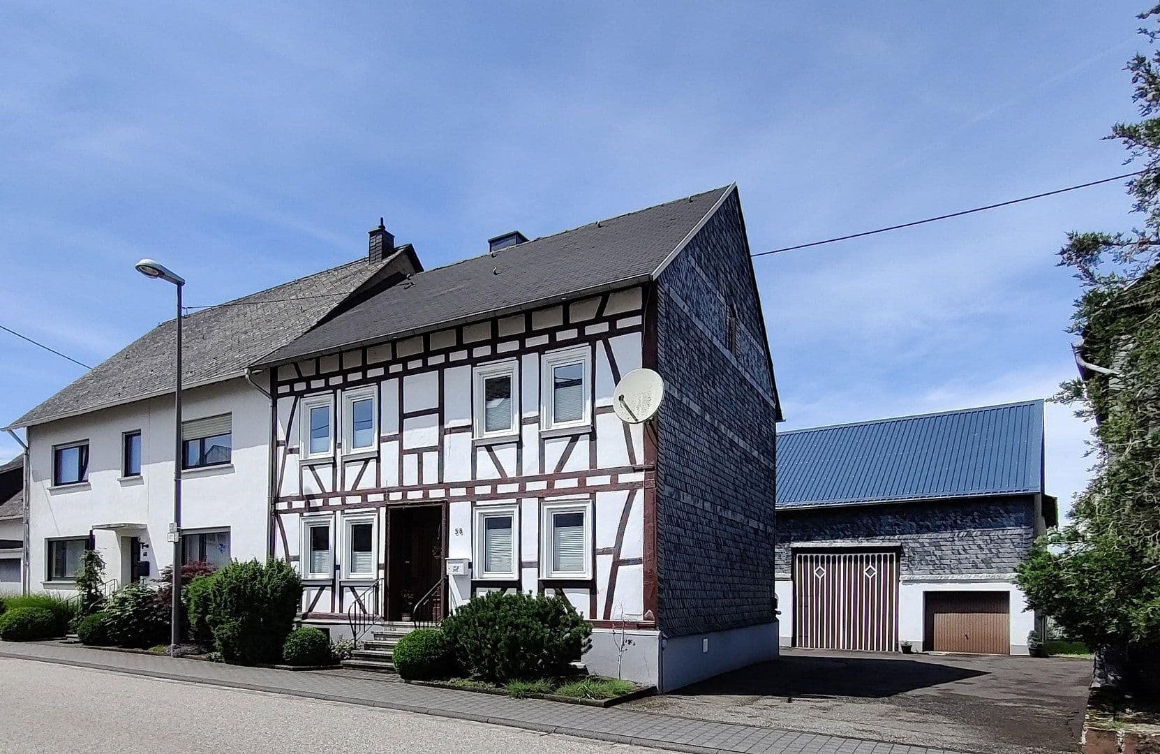 Prodej domu 280 m², pozemek 4.650 m², Peterswald-Löffelscheid, Porýní-Falc Prodej domu 280 m², pozemek 4.650 m², Peterswald-Löffelscheid, Porýní-Falc