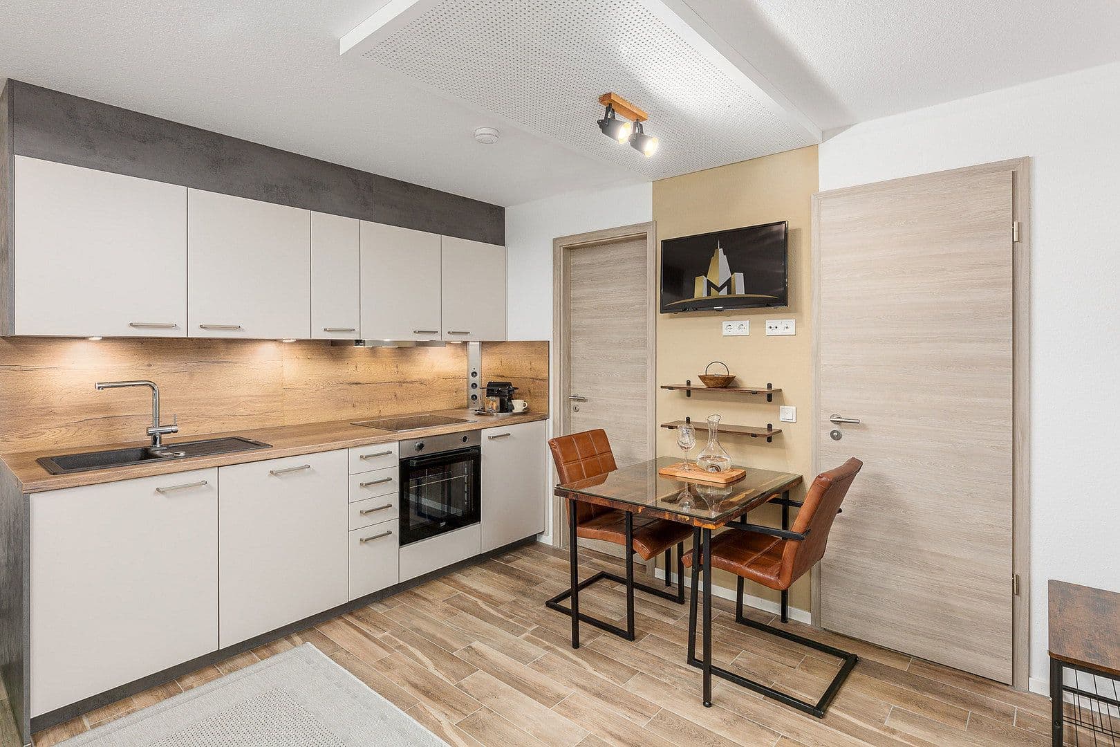 Pronájem bytu 1+1 30 m², Ezanvillestr. 14, Heidelberg, Bádensko-Württembersko Pronájem bytu 1+1 30 m², Ezanvillestr. 14, Heidelberg, Bádensko-Württembersko