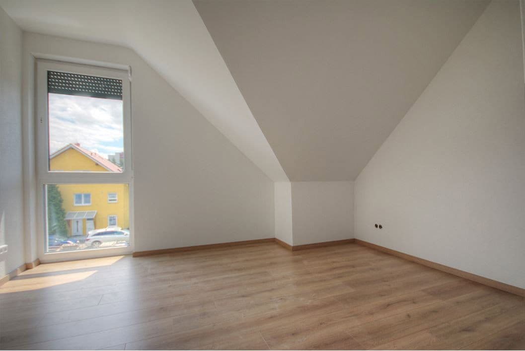 Pronájem bytu 4+1 96 m², Heilbronn / Biberach, Bádensko-Württembersko Pronájem bytu 4+1 96 m², Heilbronn / Biberach, Bádensko-Württembersko
