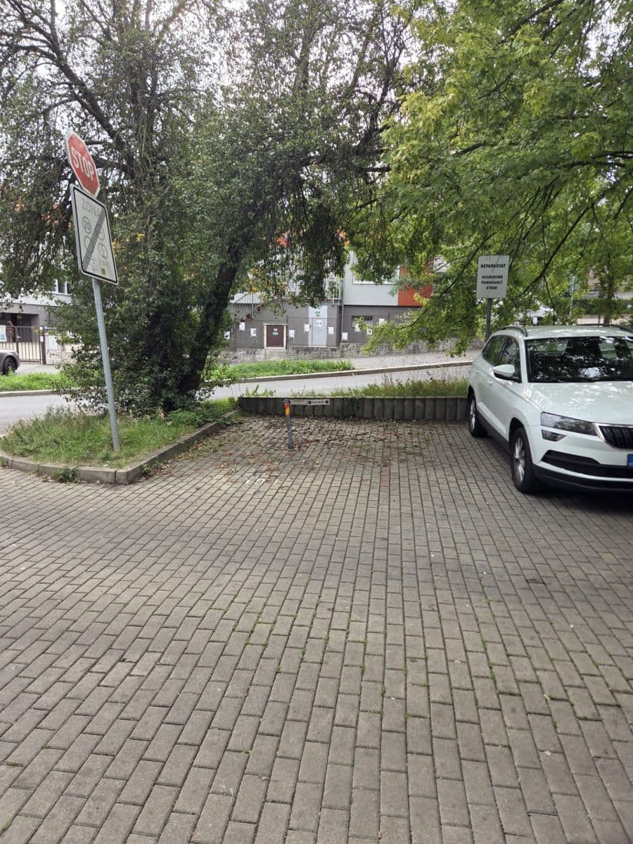 Pronájem garáže 18 m², Kudrnova, Praha, Praha Pronájem garáže 18 m², Kudrnova, Praha, Praha