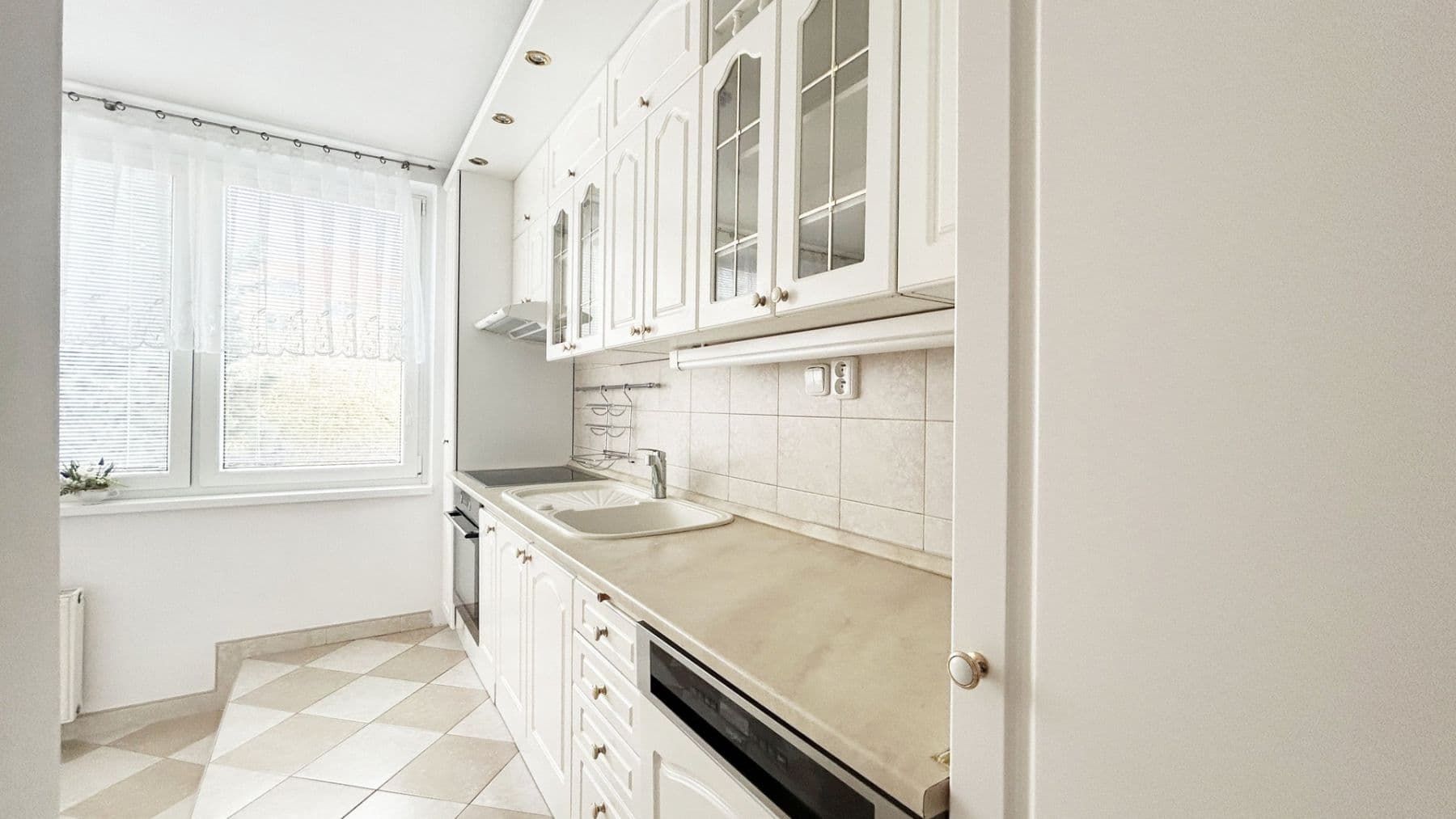 Pronájem bytu 3+1 69 m², Machatého, Praha, Praha Pronájem bytu 3+1 69 m², Machatého, Praha, Praha