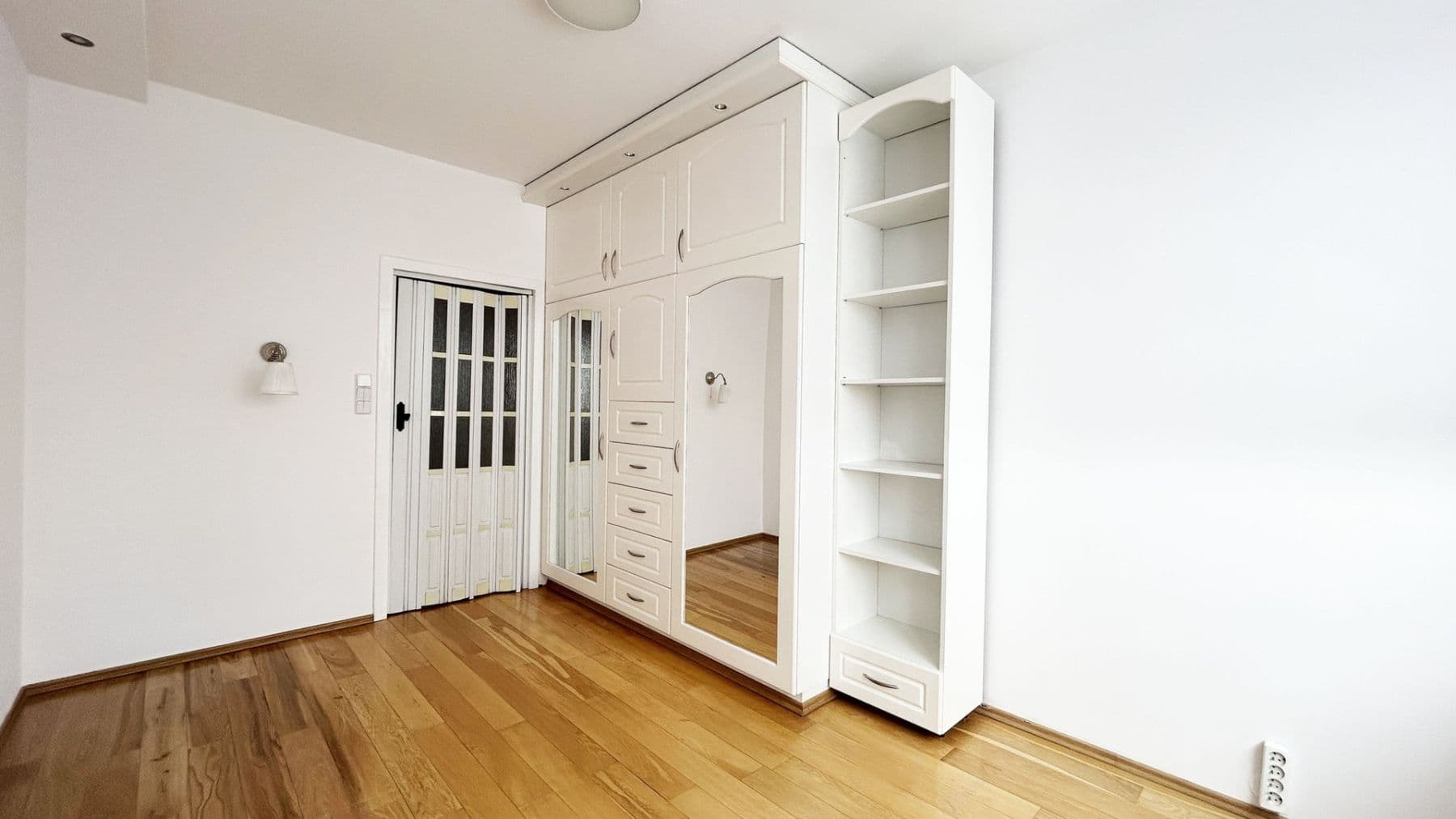 Pronájem bytu 3+1 69 m², Machatého, Praha, Praha Pronájem bytu 3+1 69 m², Machatého, Praha, Praha