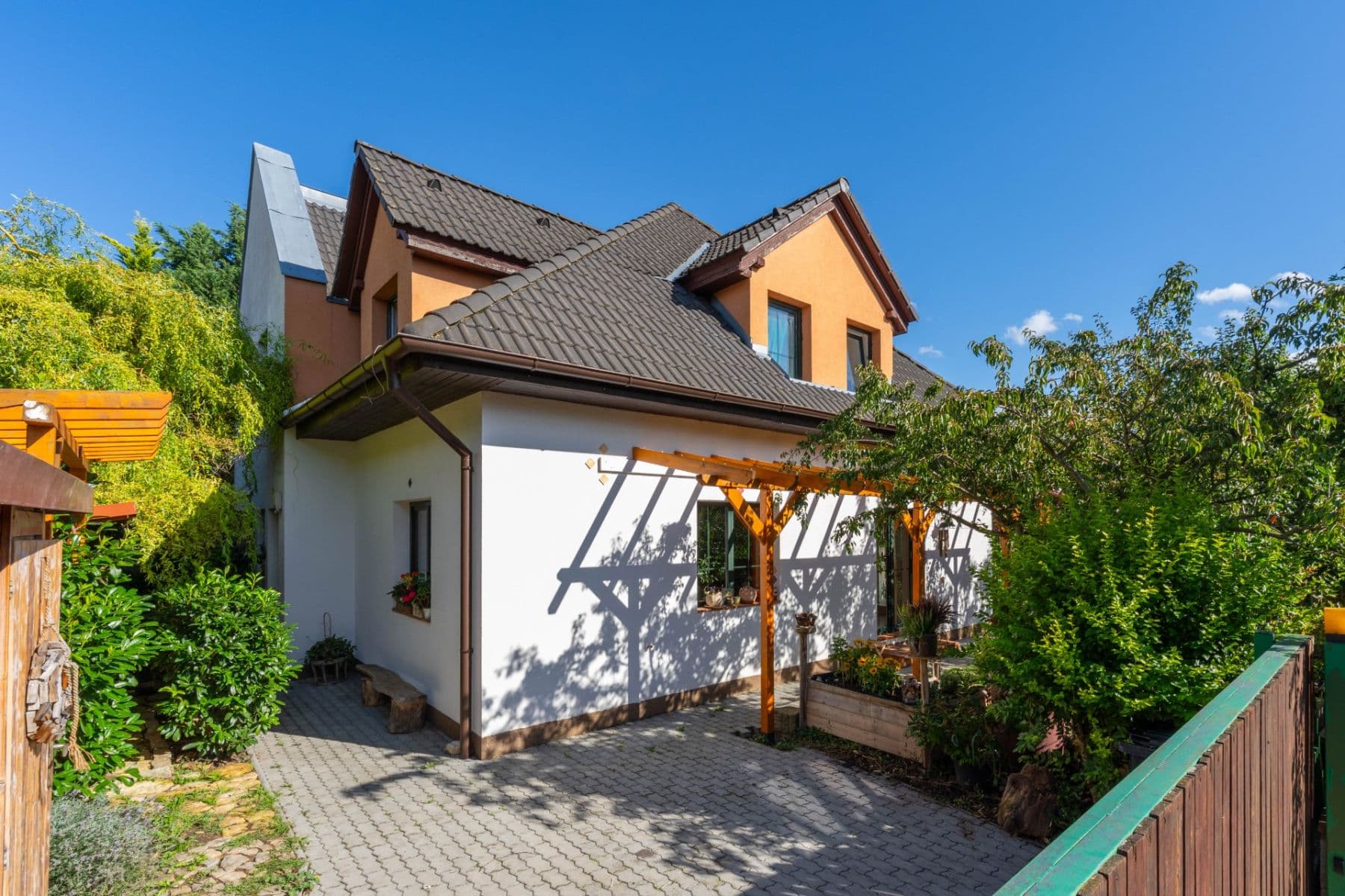 Prodej domu 240 m², pozemek 332 m², Heyrovského, Velké Přílepy, Středočeský kraj Prodej domu 240 m², pozemek 332 m², Heyrovského, Velké Přílepy, Středočeský kraj