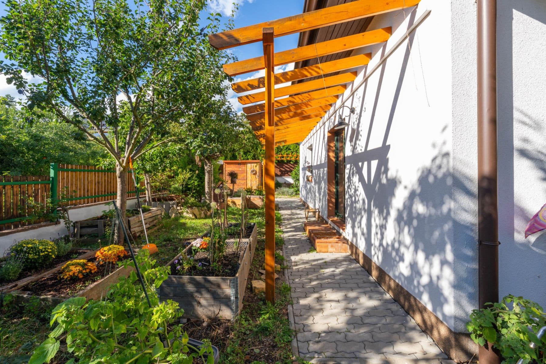 Prodej domu 240 m², pozemek 332 m², Heyrovského, Velké Přílepy, Středočeský kraj Prodej domu 240 m², pozemek 332 m², Heyrovského, Velké Přílepy, Středočeský kraj