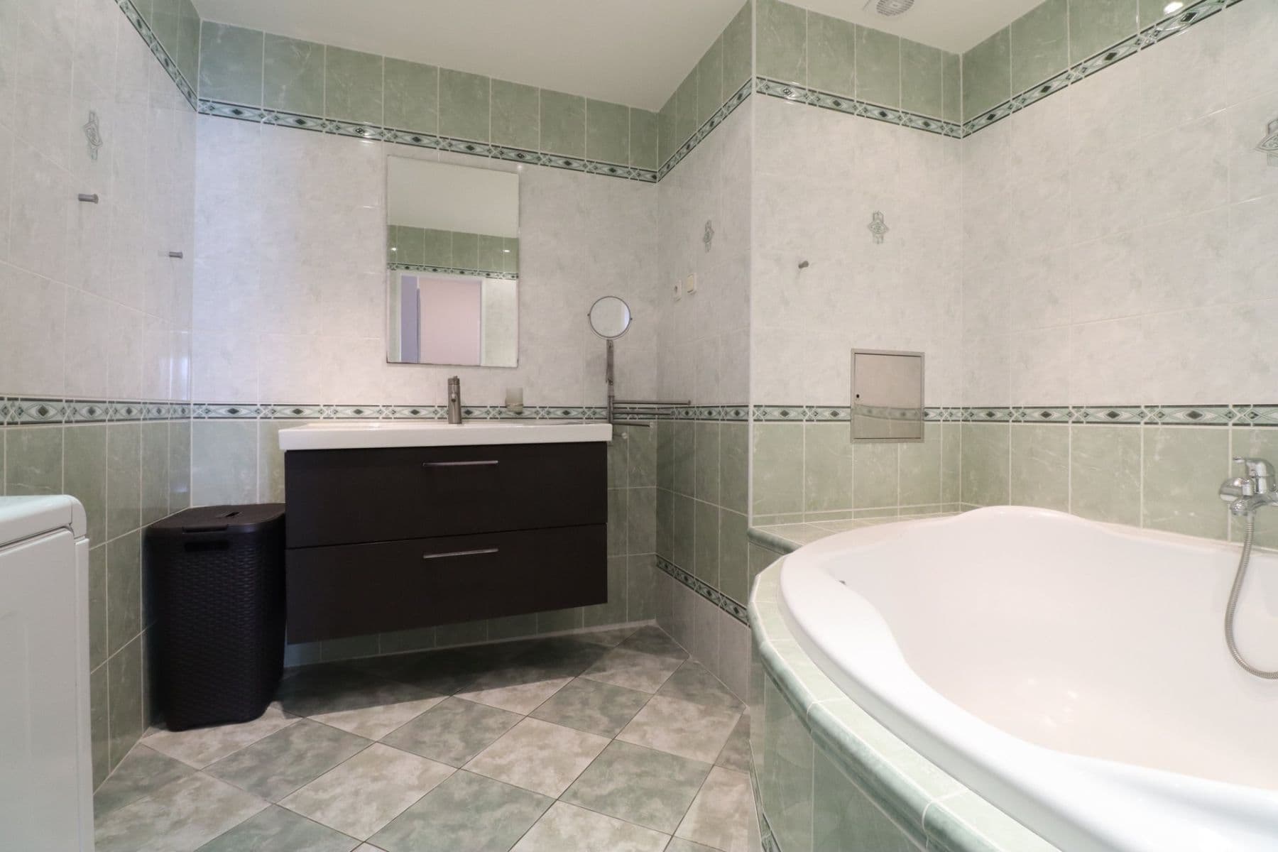 Pronájem bytu 3+1 72 m², Hnězdenská, Praha, Praha Pronájem bytu 3+1 72 m², Hnězdenská, Praha, Praha