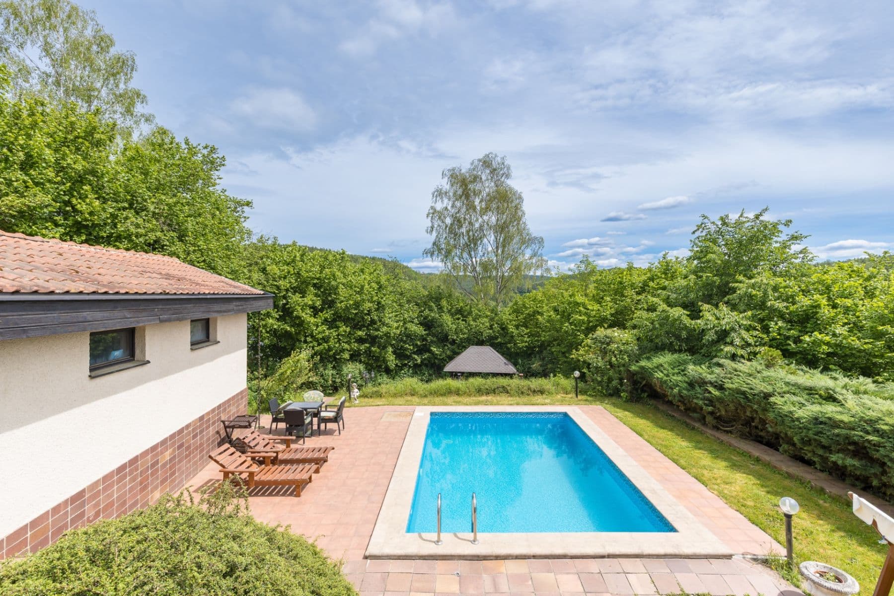 Prodej domu 145 m², pozemek 5.188 m², Medonosy, Středočeský kraj Prodej domu 145 m², pozemek 5.188 m², Medonosy, Středočeský kraj