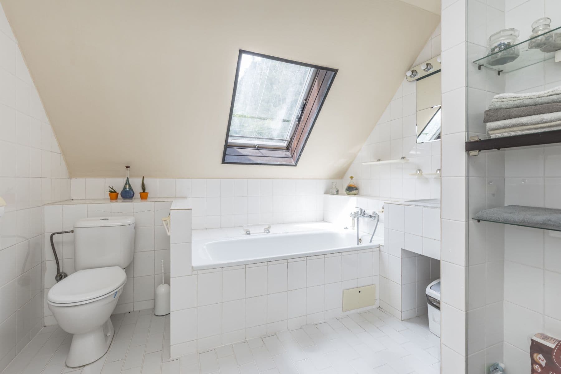 Prodej domu 145 m², pozemek 5.188 m², Medonosy, Středočeský kraj Prodej domu 145 m², pozemek 5.188 m², Medonosy, Středočeský kraj
