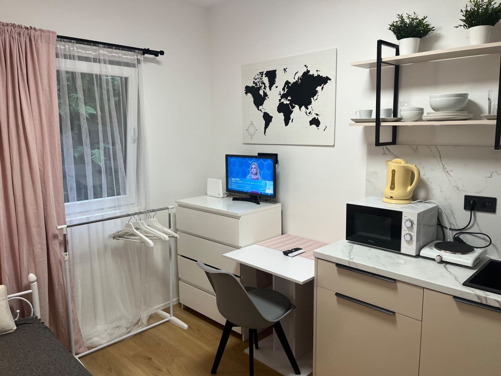 Pronájem bytu 1+kk 15 m², Plzeňská, Praha, Praha Pronájem bytu 1+kk 15 m², Plzeňská, Praha, Praha