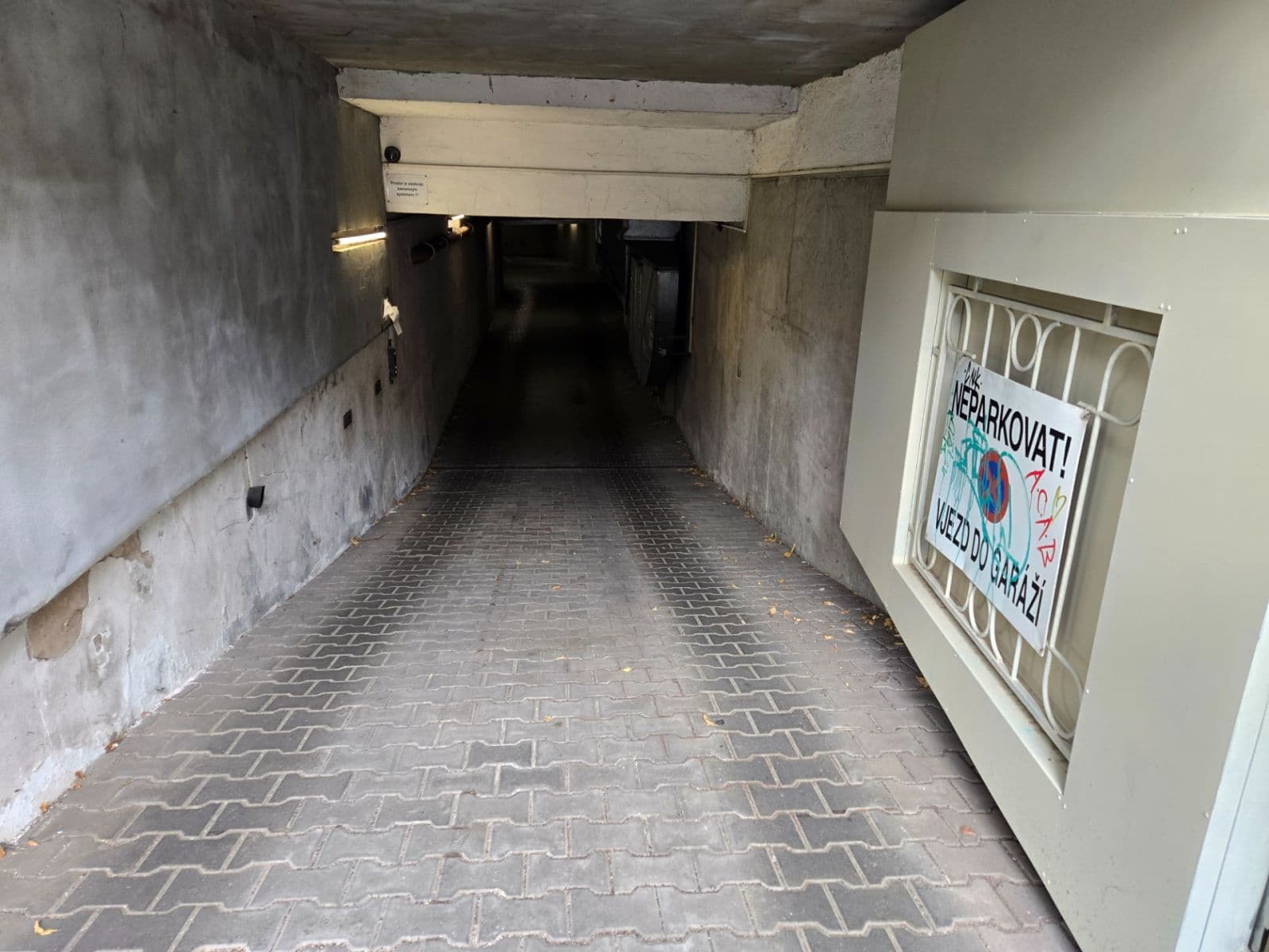 Pronájem garáže 13 m², Ruská, Praha, Praha Pronájem garáže 13 m², Ruská, Praha, Praha