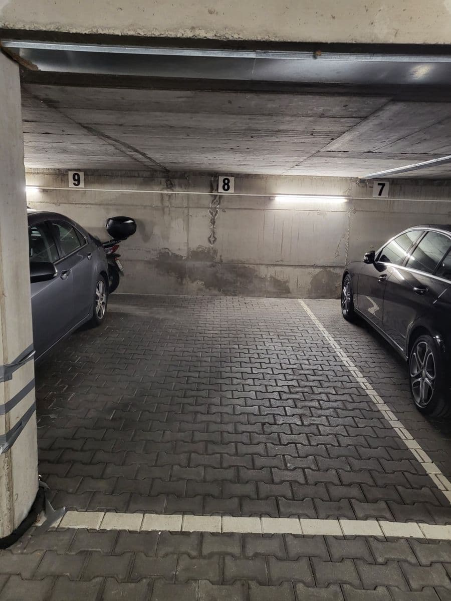 Pronájem garáže 13 m², Ruská, Praha, Praha Pronájem garáže 13 m², Ruská, Praha, Praha