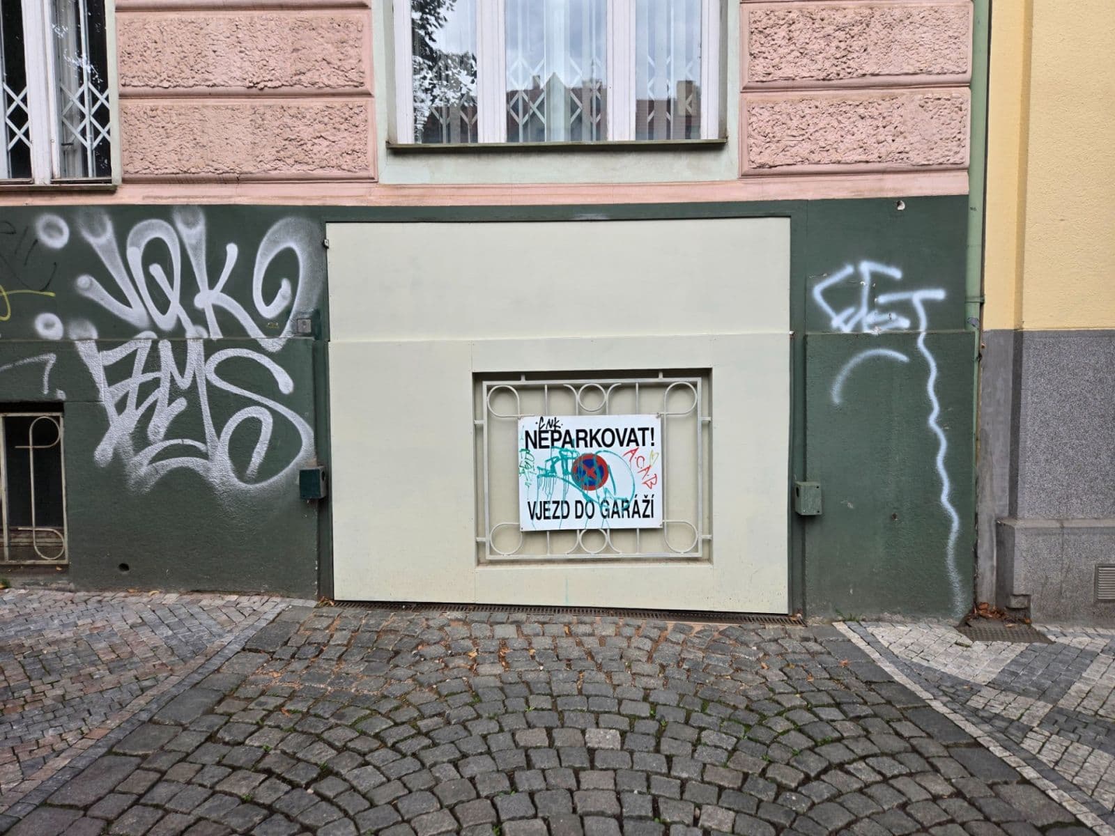 Pronájem garáže 13 m², Ruská, Praha, Praha Pronájem garáže 13 m², Ruská, Praha, Praha